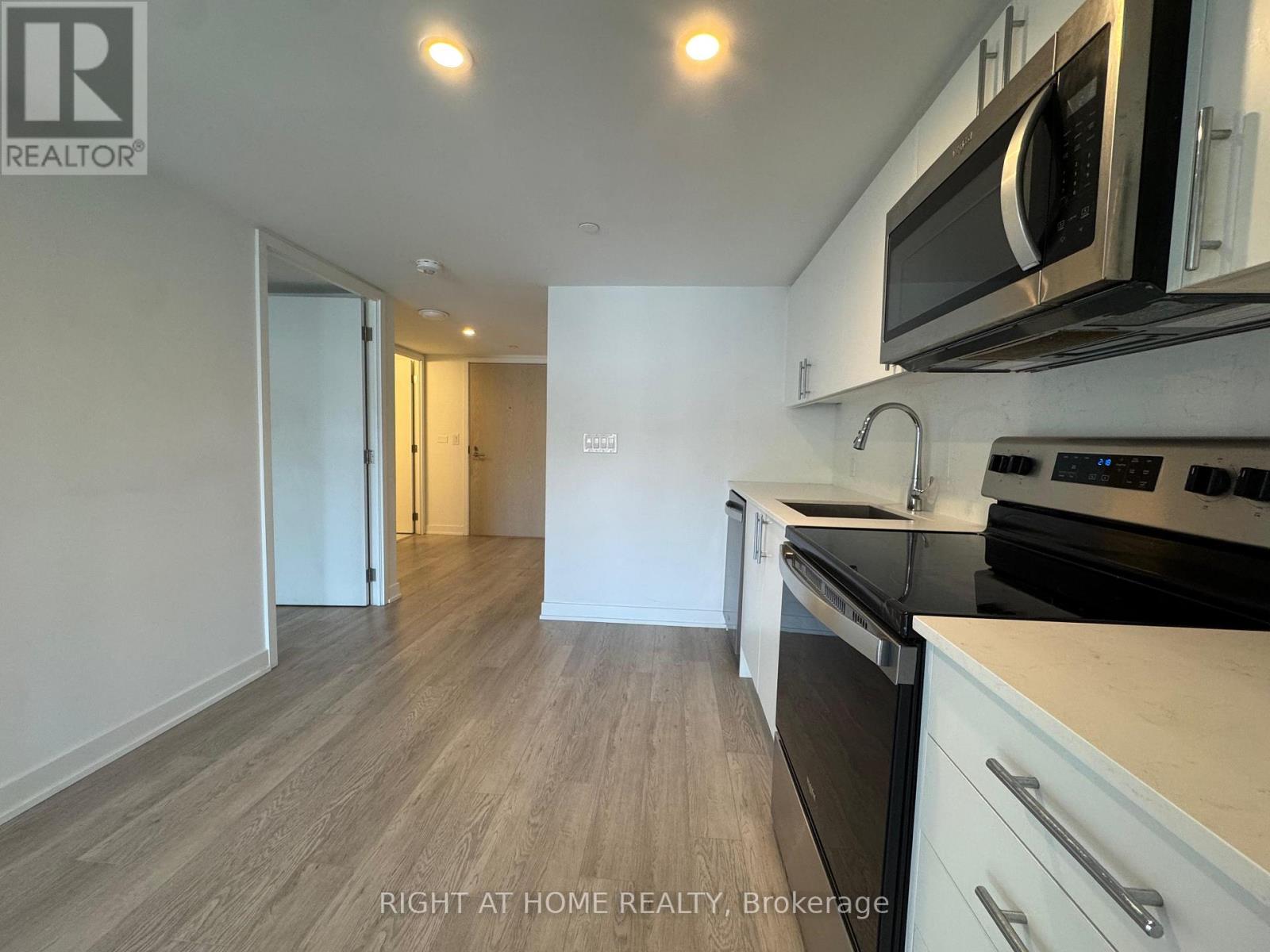 307 - 3 Strathgowan Avenue, Toronto, Ontario  M4N 1B8 - Photo 4 - C13232186
