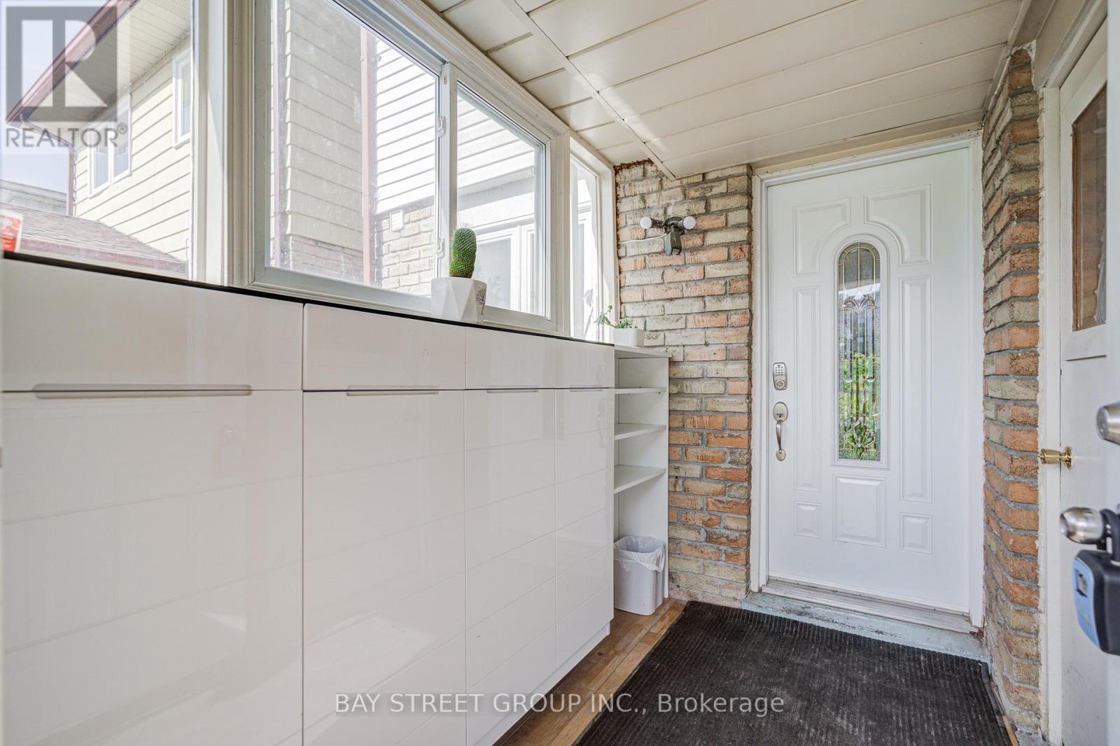 68 Kimroy Grove, Toronto, Ontario  M1S 4E3 - Photo 3 - E13232098