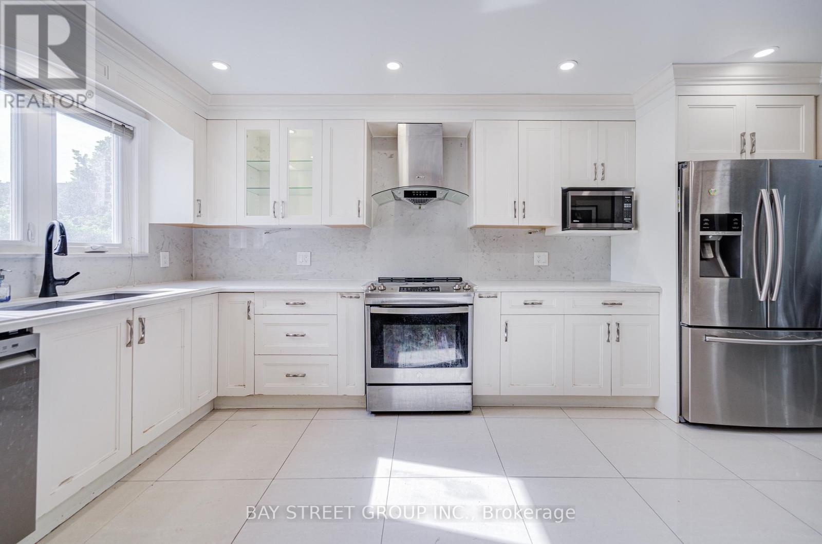 68 Kimroy Grove, Toronto, Ontario  M1S 4E3 - Photo 7 - E13232098