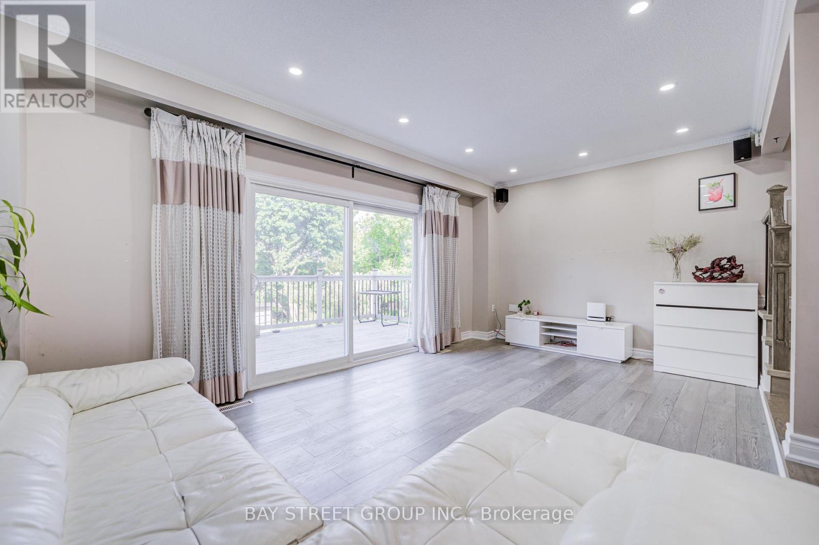 68 Kimroy Grove, Toronto, Ontario  M1S 4E3 - Photo 8 - E13232098