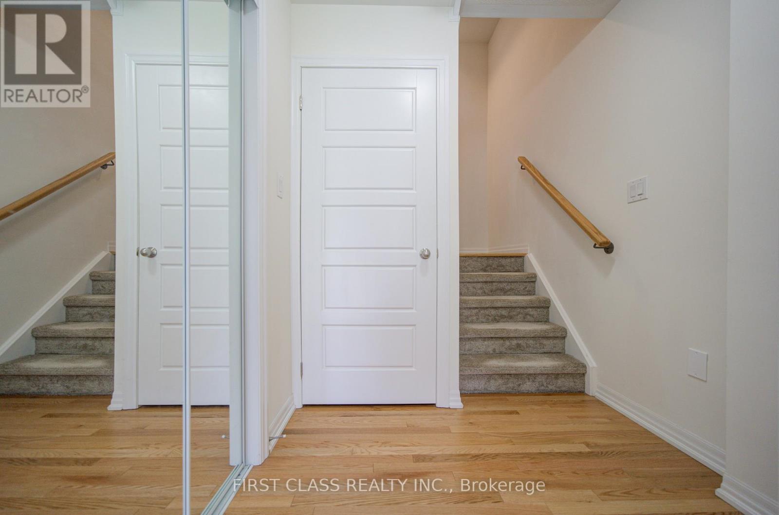 227 Vivant Street, Newmarket, Ontario  L3X 0K7 - Photo 5 - N13232048