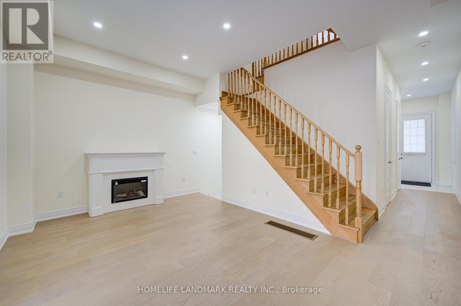 36 Latchford Lane N, Richmond Hill, Ontario  L4C 7V6 - Photo 6 - N13232130