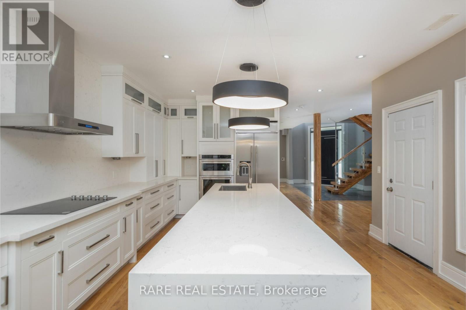 17 Kennedy Park Avenue N, Toronto, Ontario  M6P 3H2 - Photo 10 - W13232188