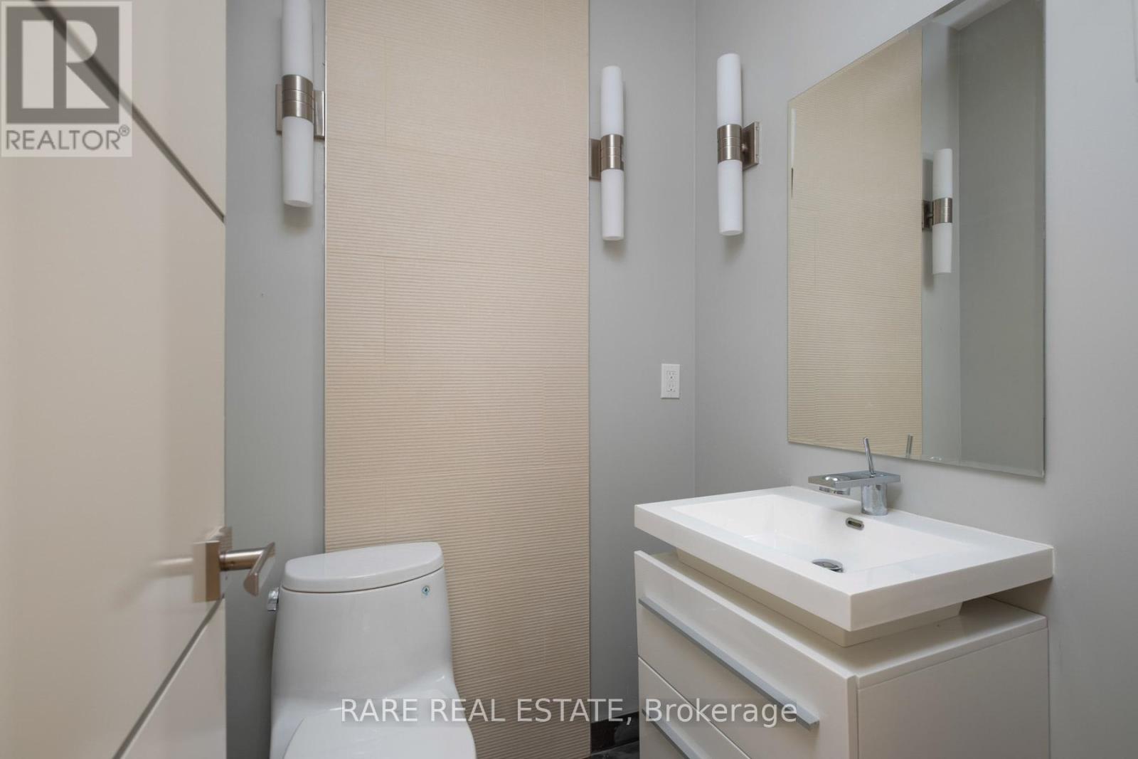 17 Kennedy Park Avenue N, Toronto, Ontario  M6P 3H2 - Photo 15 - W13232188