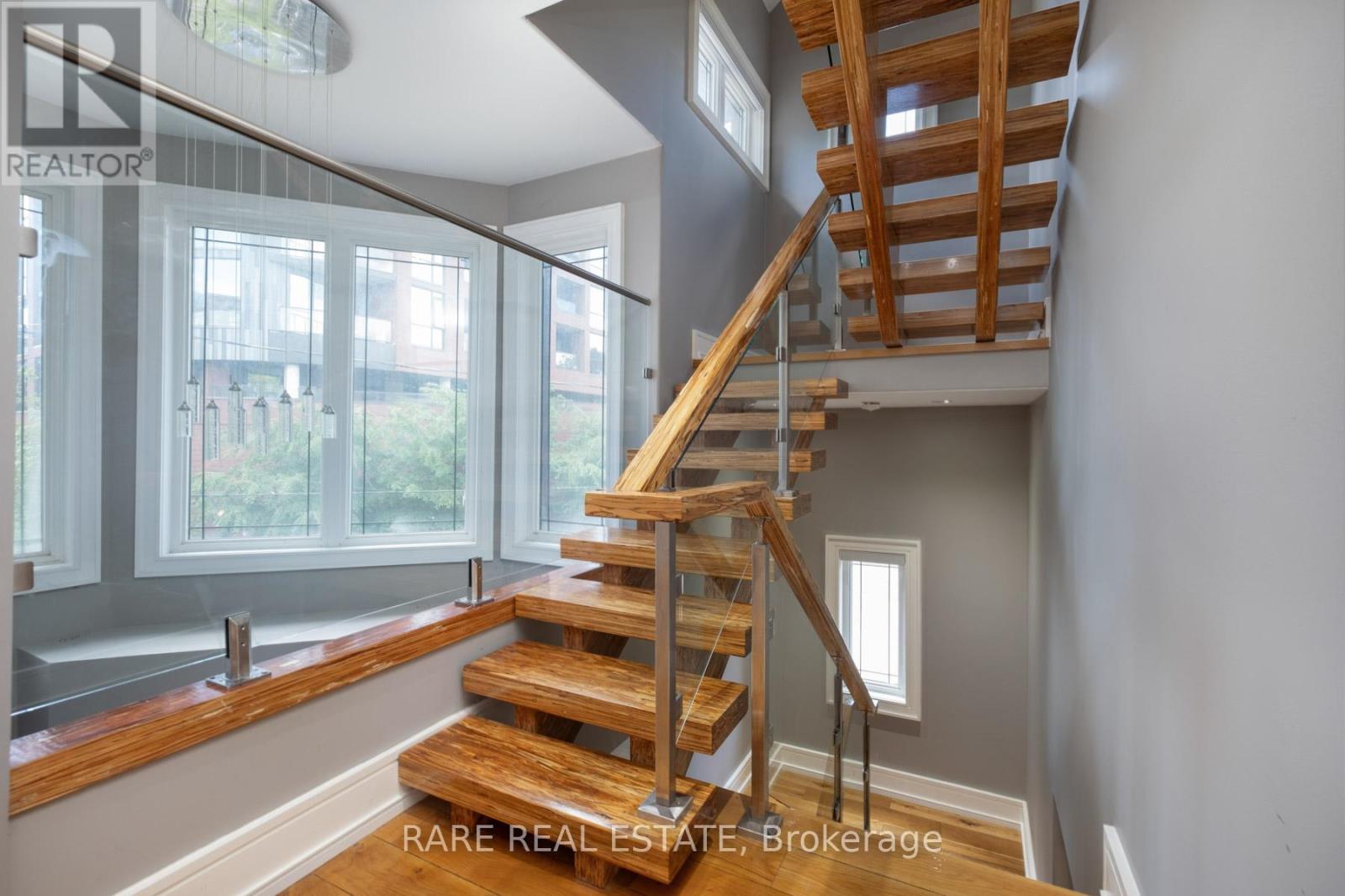 17 Kennedy Park Avenue N, Toronto, Ontario  M6P 3H2 - Photo 16 - W13232188
