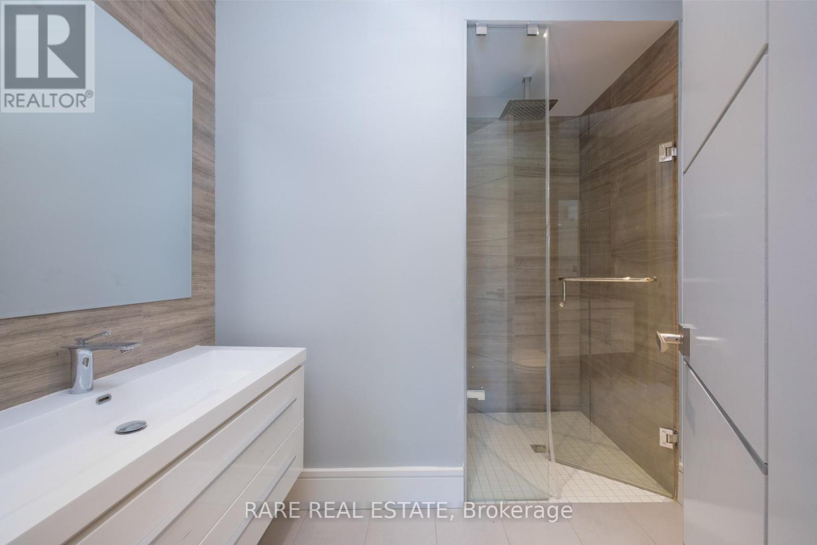 17 Kennedy Park Avenue N, Toronto, Ontario  M6P 3H2 - Photo 20 - W13232188