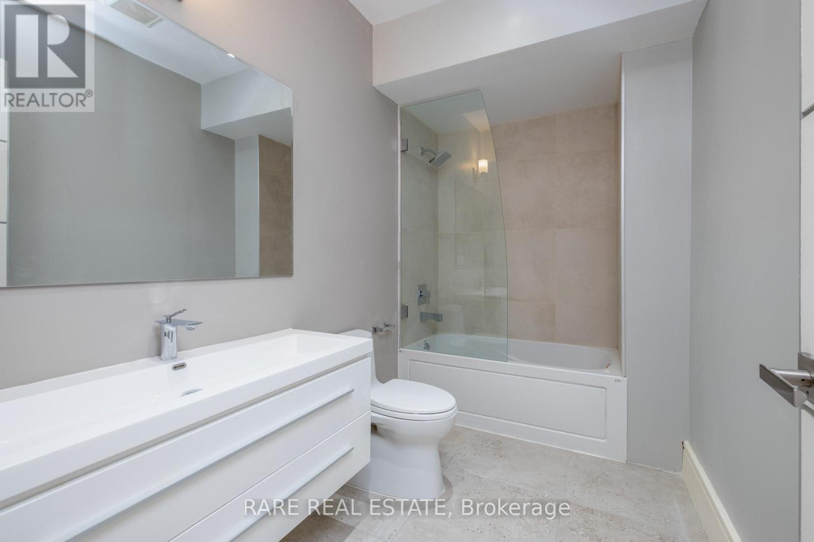 17 Kennedy Park Avenue N, Toronto, Ontario  M6P 3H2 - Photo 22 - W13232188