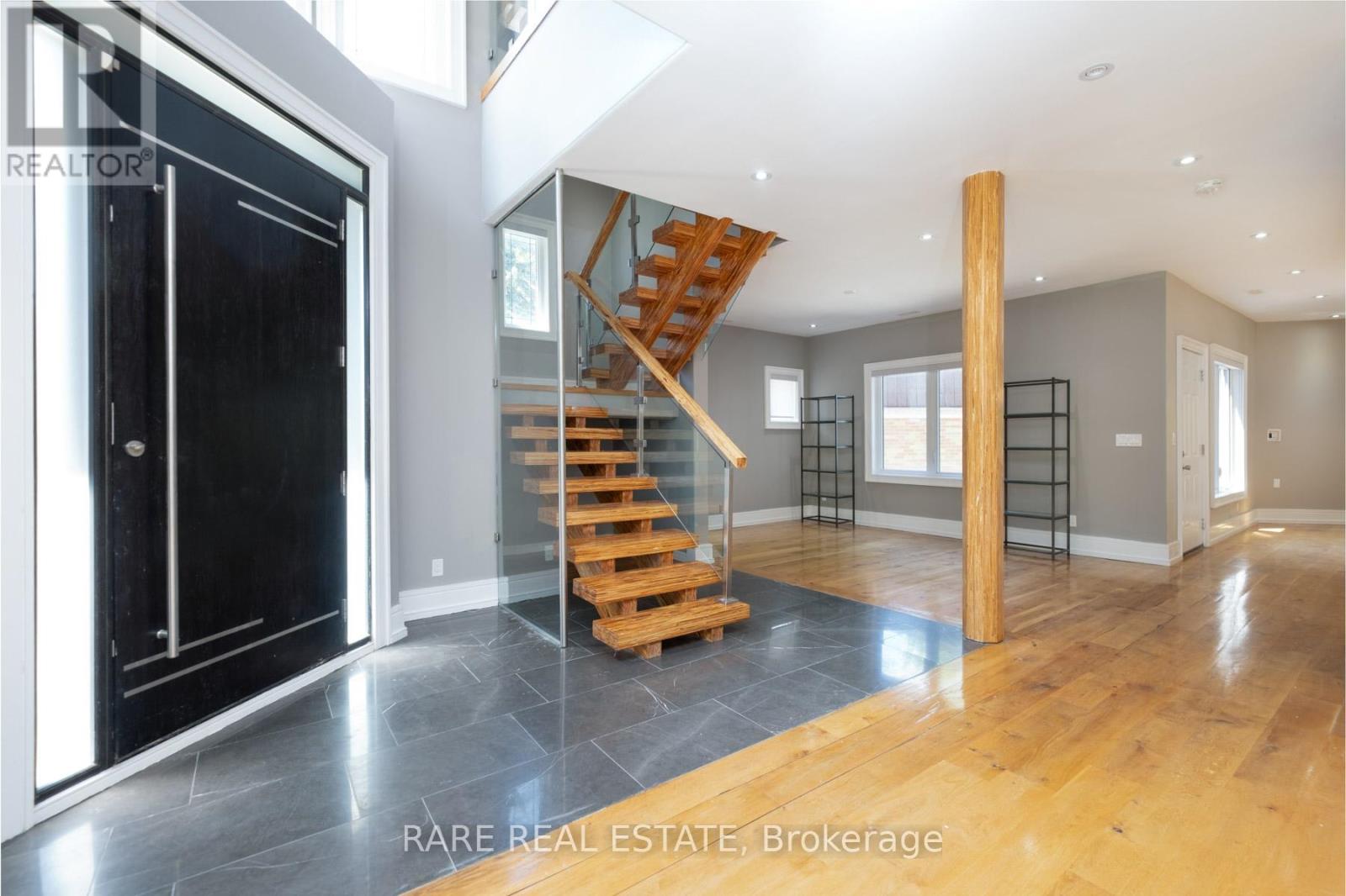 17 Kennedy Park Avenue N, Toronto, Ontario  M6P 3H2 - Photo 5 - W13232188