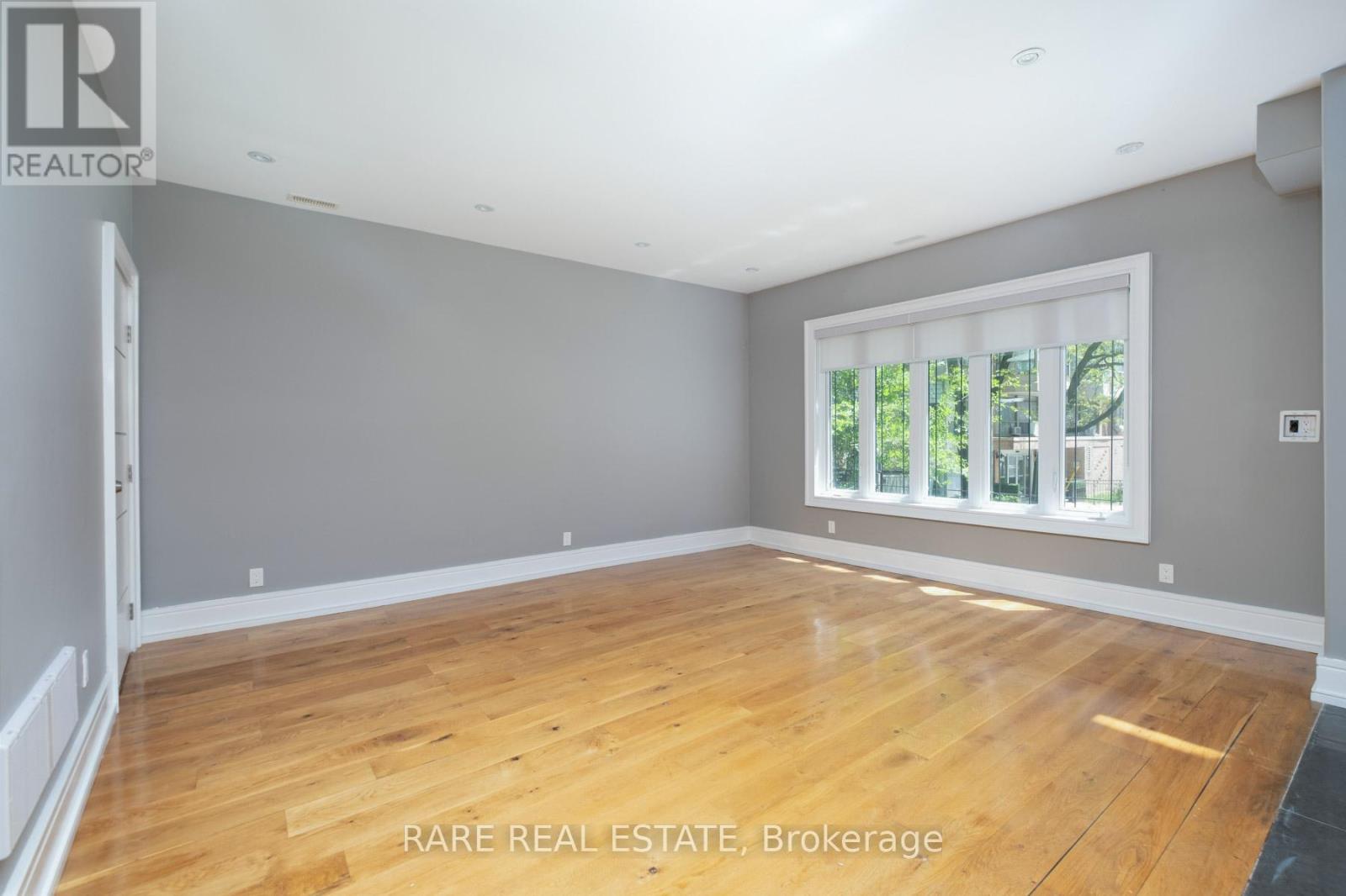 17 Kennedy Park Avenue N, Toronto, Ontario  M6P 3H2 - Photo 6 - W13232188
