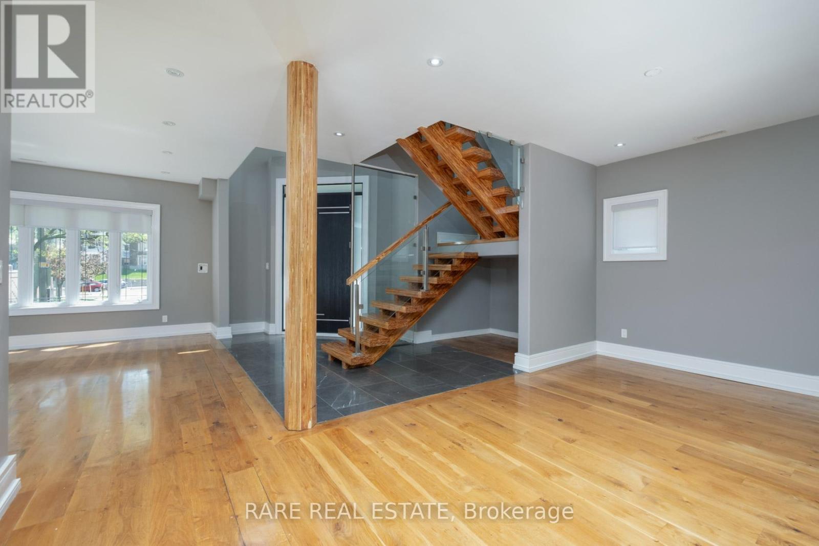 17 Kennedy Park Avenue N, Toronto, Ontario  M6P 3H2 - Photo 8 - W13232188