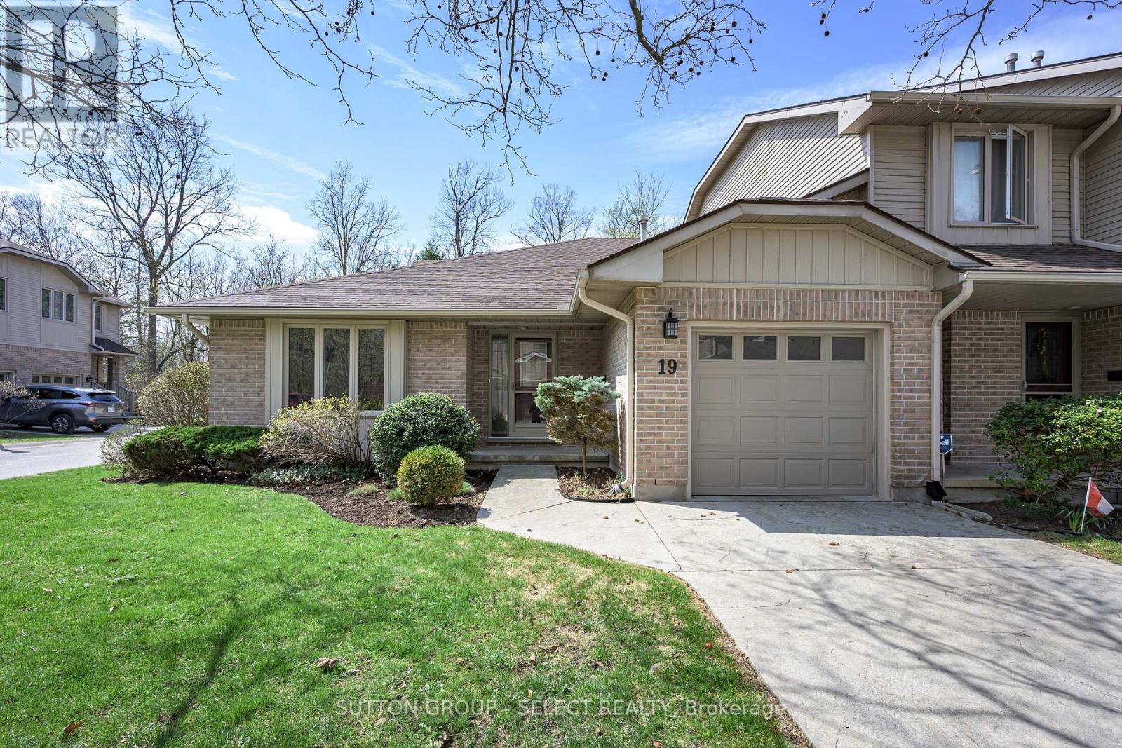 19 - 70 Glenroy Road, London South (South T), Ontario  N5Z 4W9 - Photo 1 - X13232276