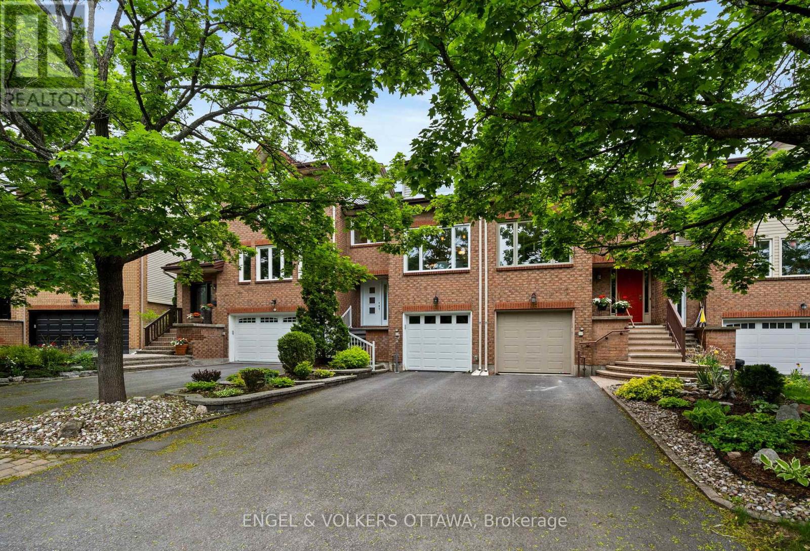 44 DUNBARTON COURT, Ottawa, Ontario