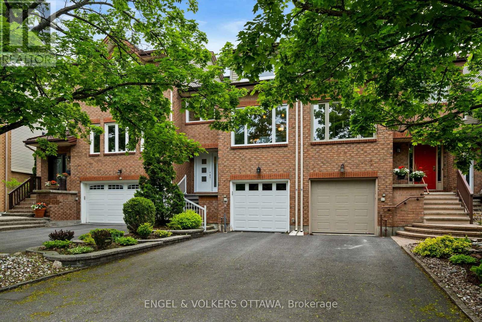 44 Dunbarton Court, Ottawa, Ontario  K1K 4L4 - Photo 2 - X13232242