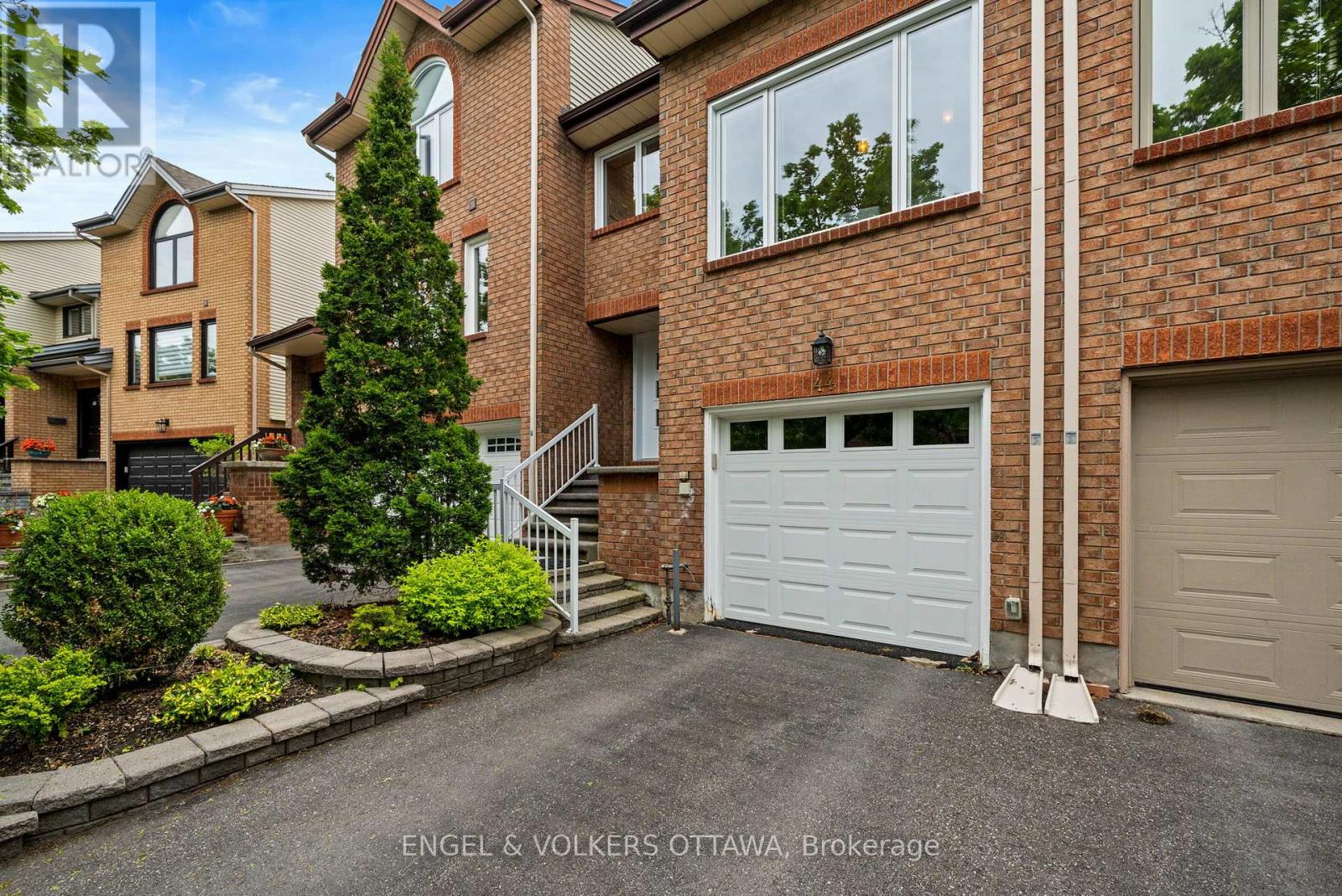 44 Dunbarton Court, Ottawa, Ontario  K1K 4L4 - Photo 3 - X13232242
