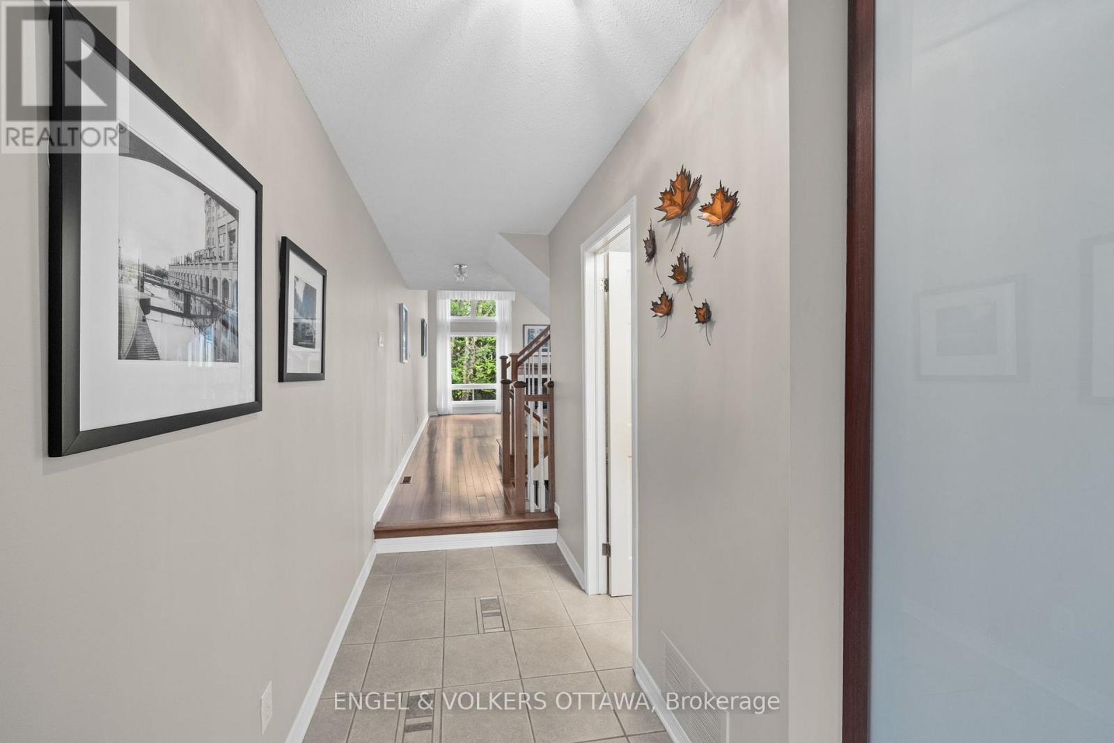44 Dunbarton Court, Ottawa, Ontario  K1K 4L4 - Photo 5 - X13232242