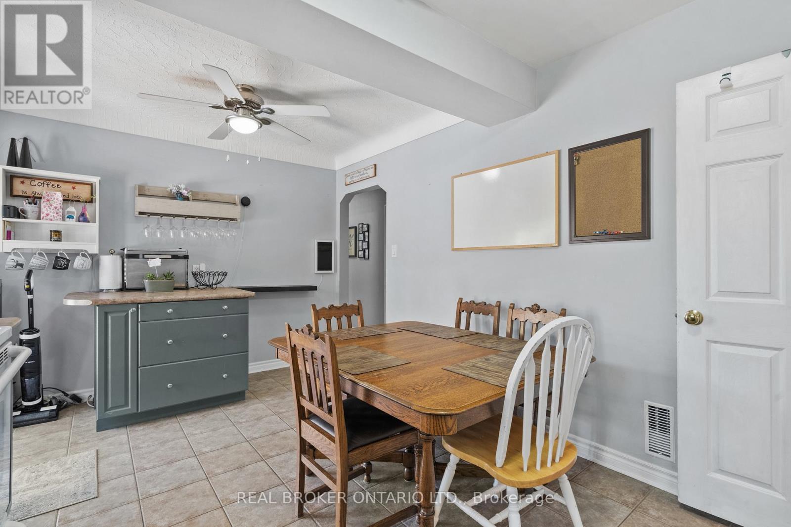 8 Goldsmith Avenue, St. Catharines, Ontario  L2M 2V8 - Photo 7 - X13232244