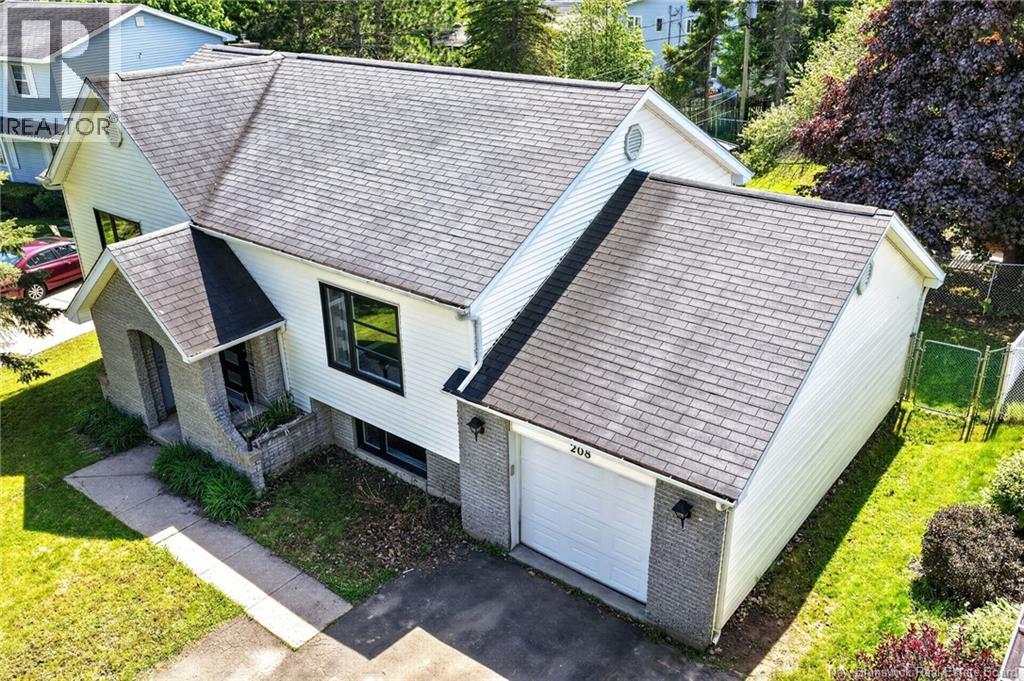 208 Columbus, Moncton, New Brunswick  E1A 5L3 - Photo 2 - NB140998