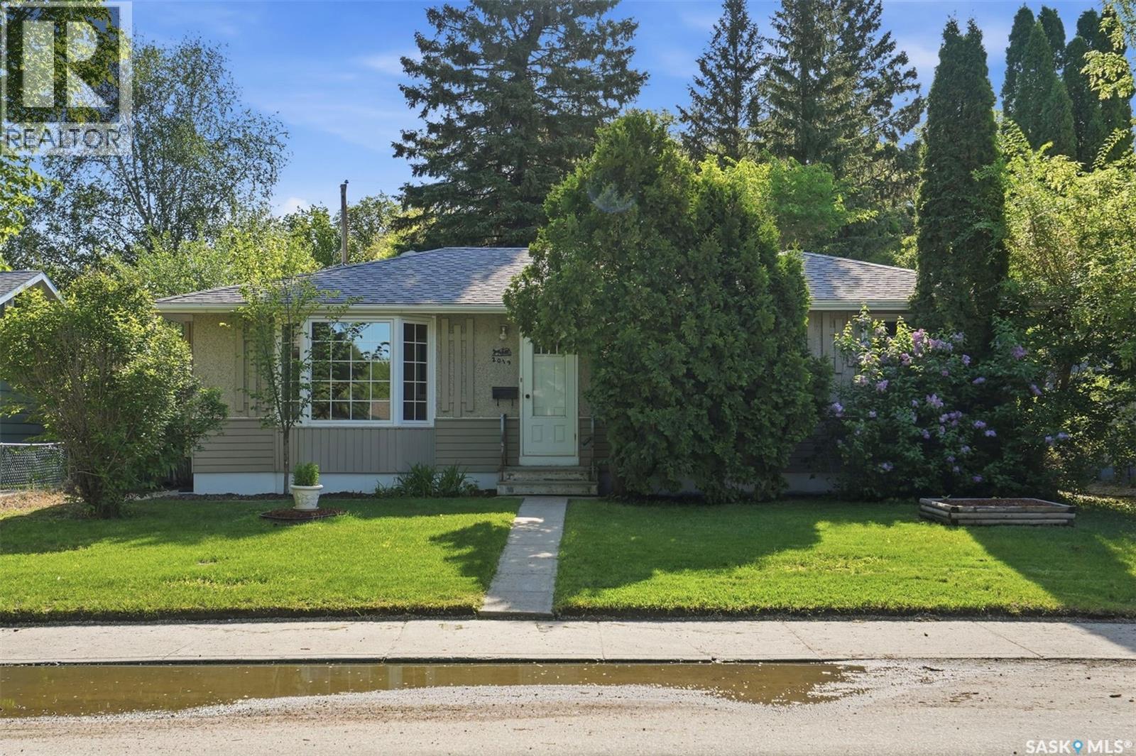2019 Louise Avenue, Saskatoon, Saskatchewan  S7J 2C1 - Photo 1 - SK037882