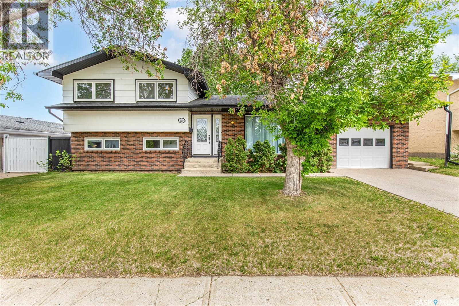1229 Pascoe Drive W, Moose Jaw, Saskatchewan  S6H 6Z4 - Photo 1 - SK037821