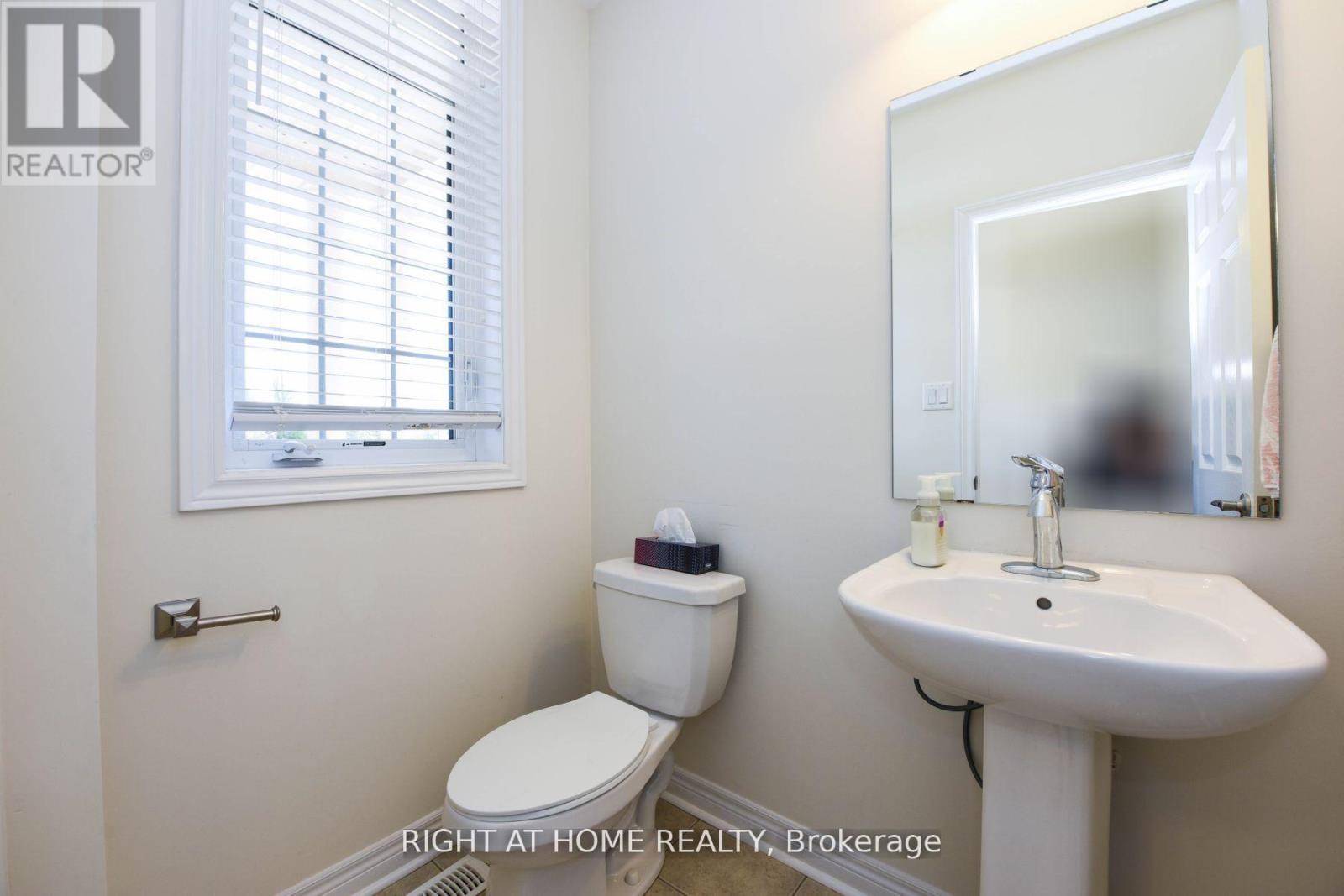 245 Sarah Cline Drive, Oakville, Ontario  L6M 0V3 - Photo 4 - W13232212