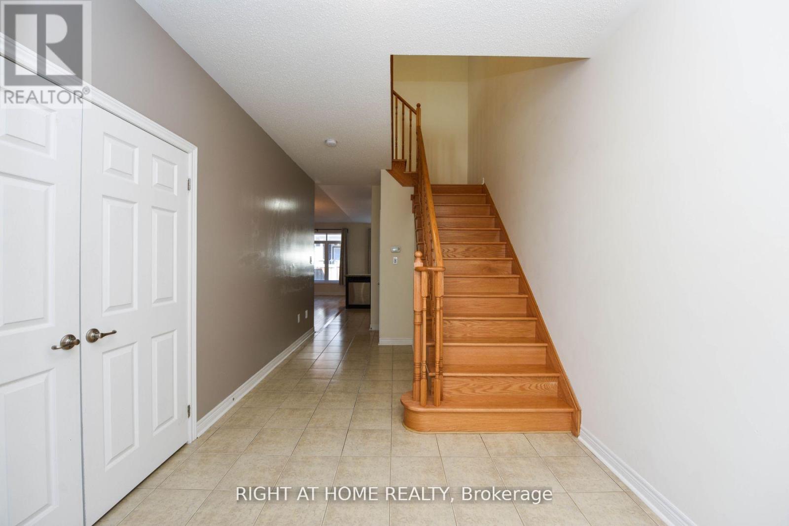 245 Sarah Cline Drive, Oakville, Ontario  L6M 0V3 - Photo 5 - W13232212