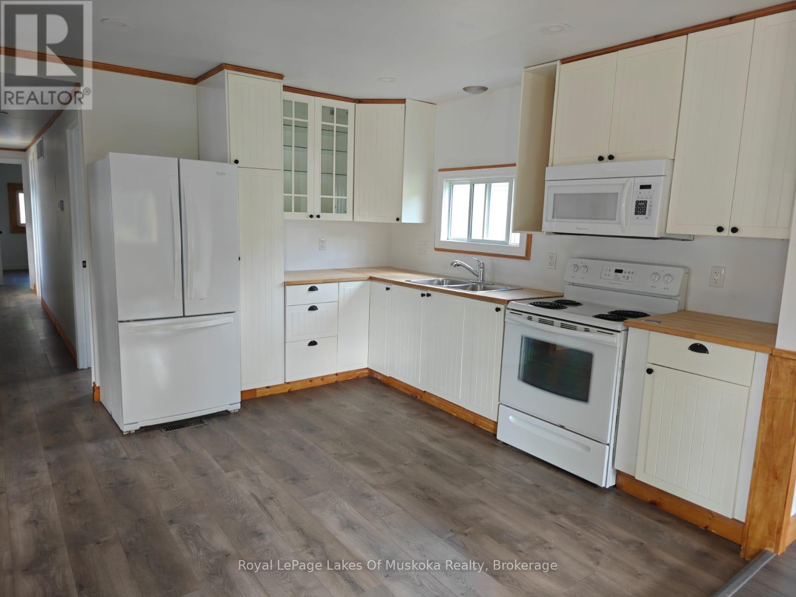 8 - 1701 Highway 11, Gravenhurst, Ontario  P0E 1G0 - Photo 2 - X12949428