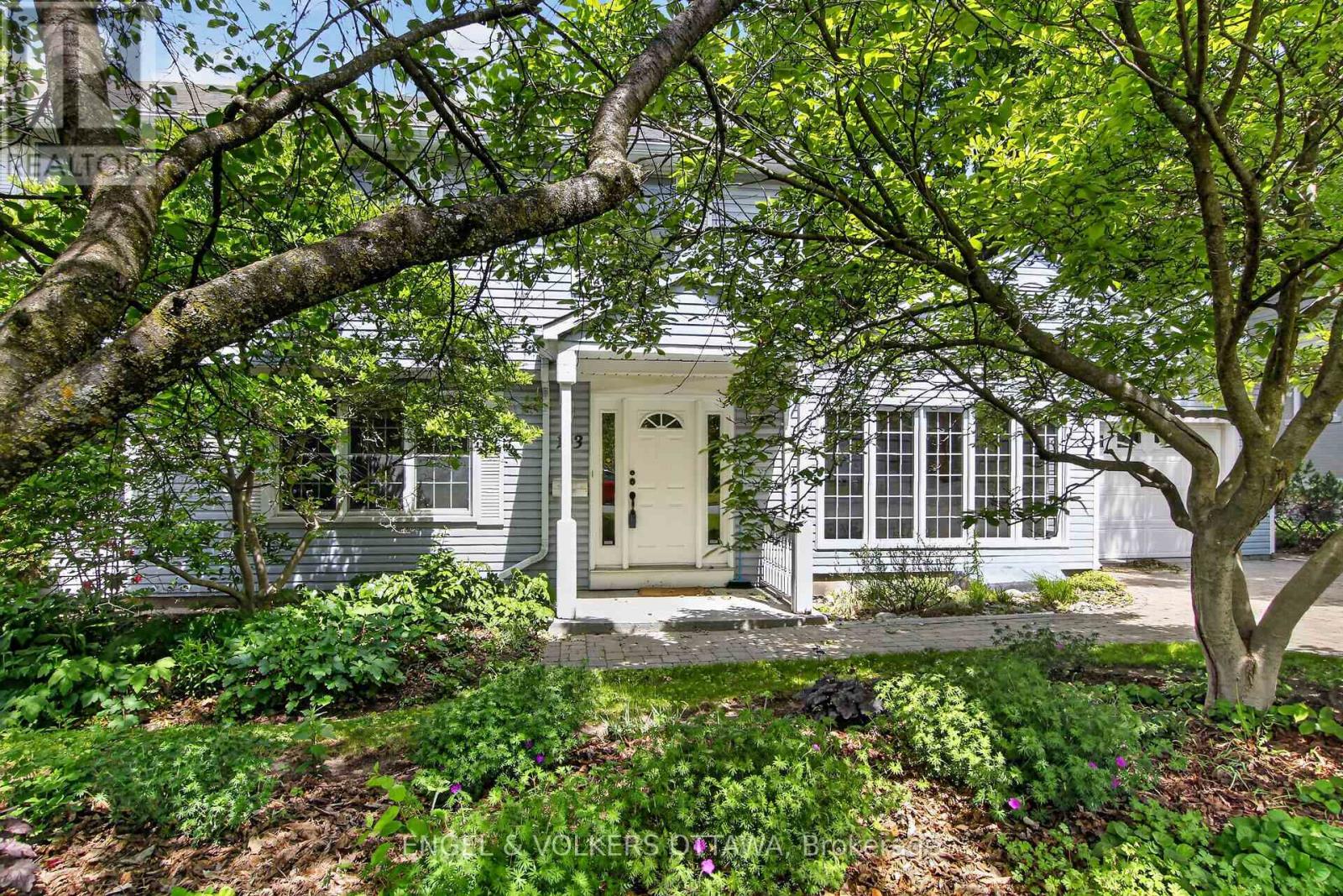 193 CUNNINGHAM AVENUE N, Ottawa, Ontario