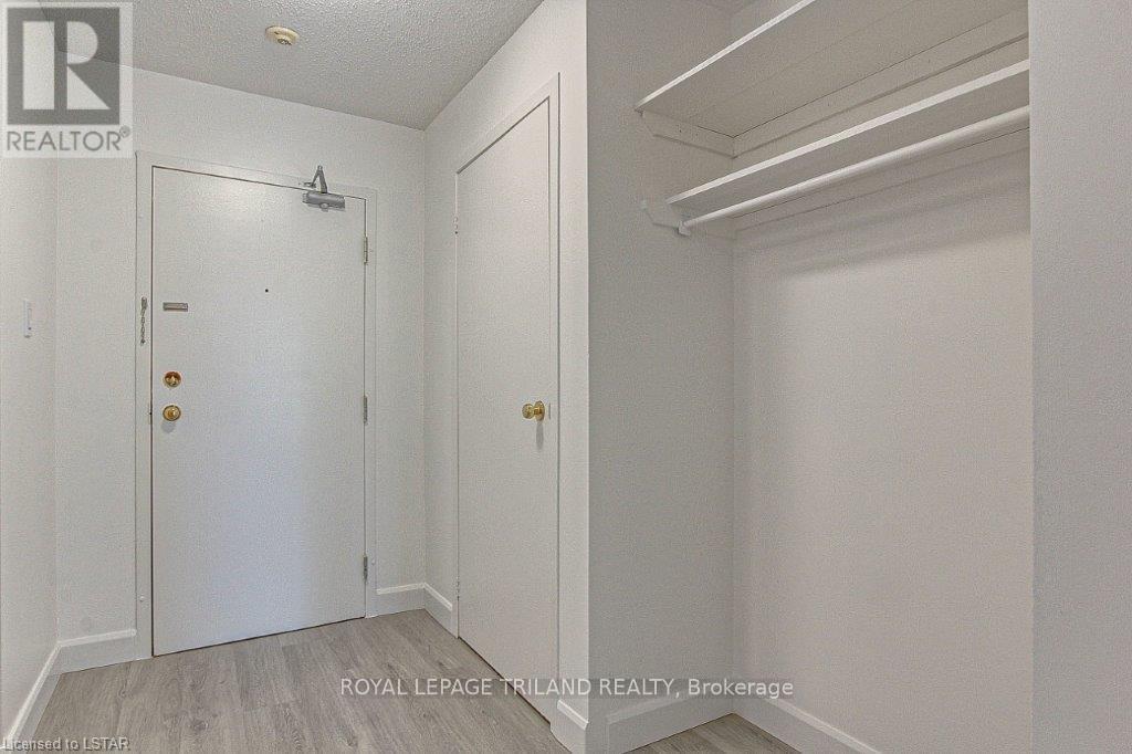212 - 733 Deveron Crescent, London South, Ontario  N5Z 4X7 - Photo 2 - X13232298