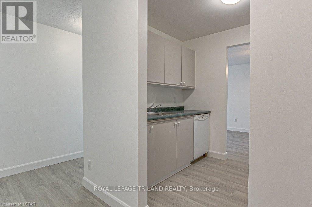 212 - 733 Deveron Crescent, London South, Ontario  N5Z 4X7 - Photo 3 - X13232298