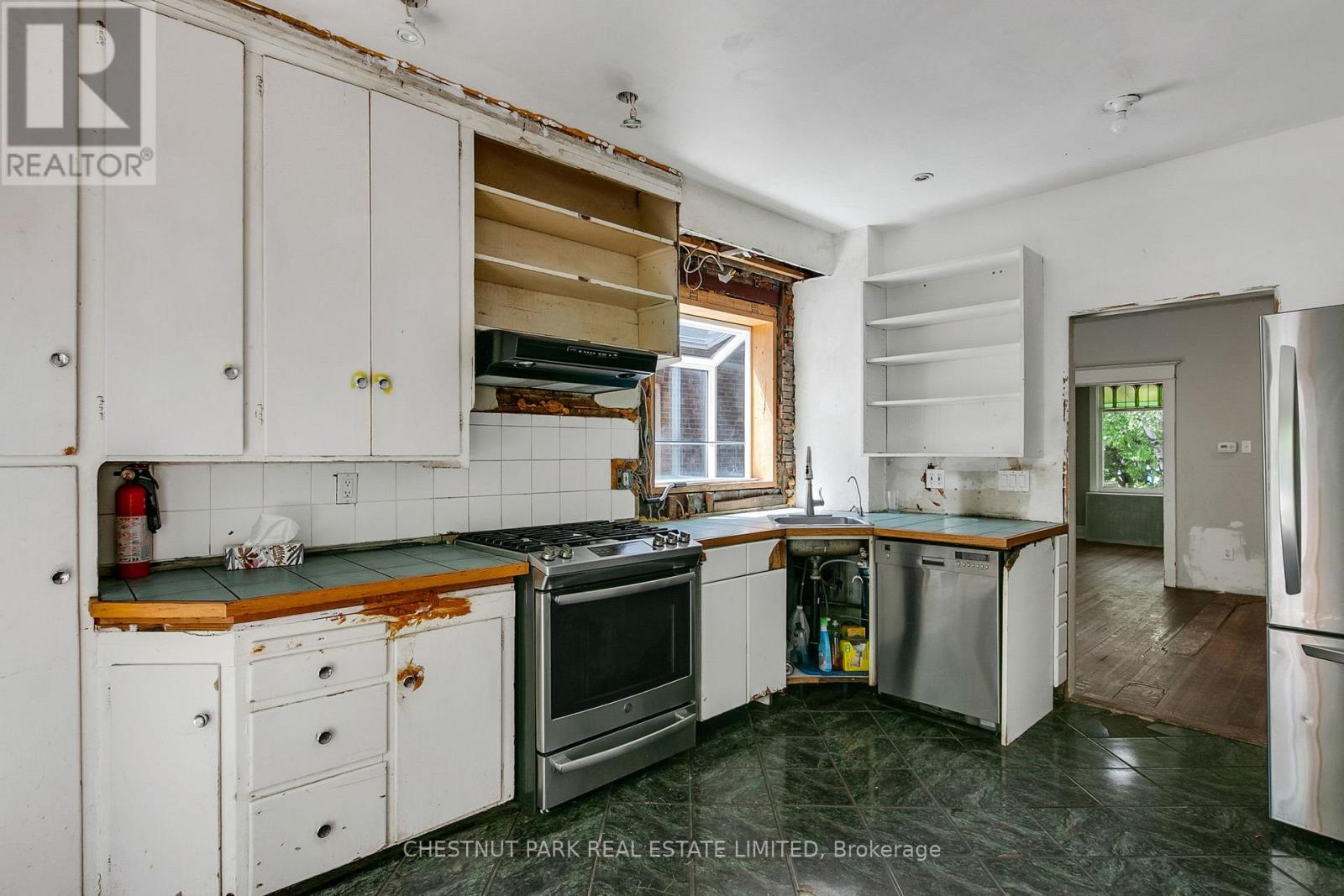 39 Devon Road, Toronto, Ontario  M4E 2J7 - Photo 14 - E13232300