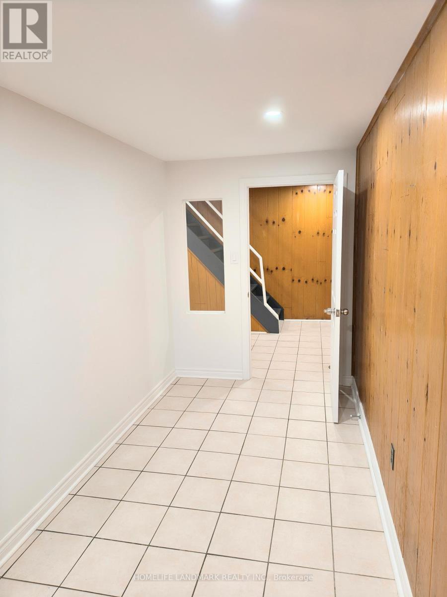 100 Kingslake Road, Toronto, Ontario  M2J 3E8 - Photo 11 - C13173296