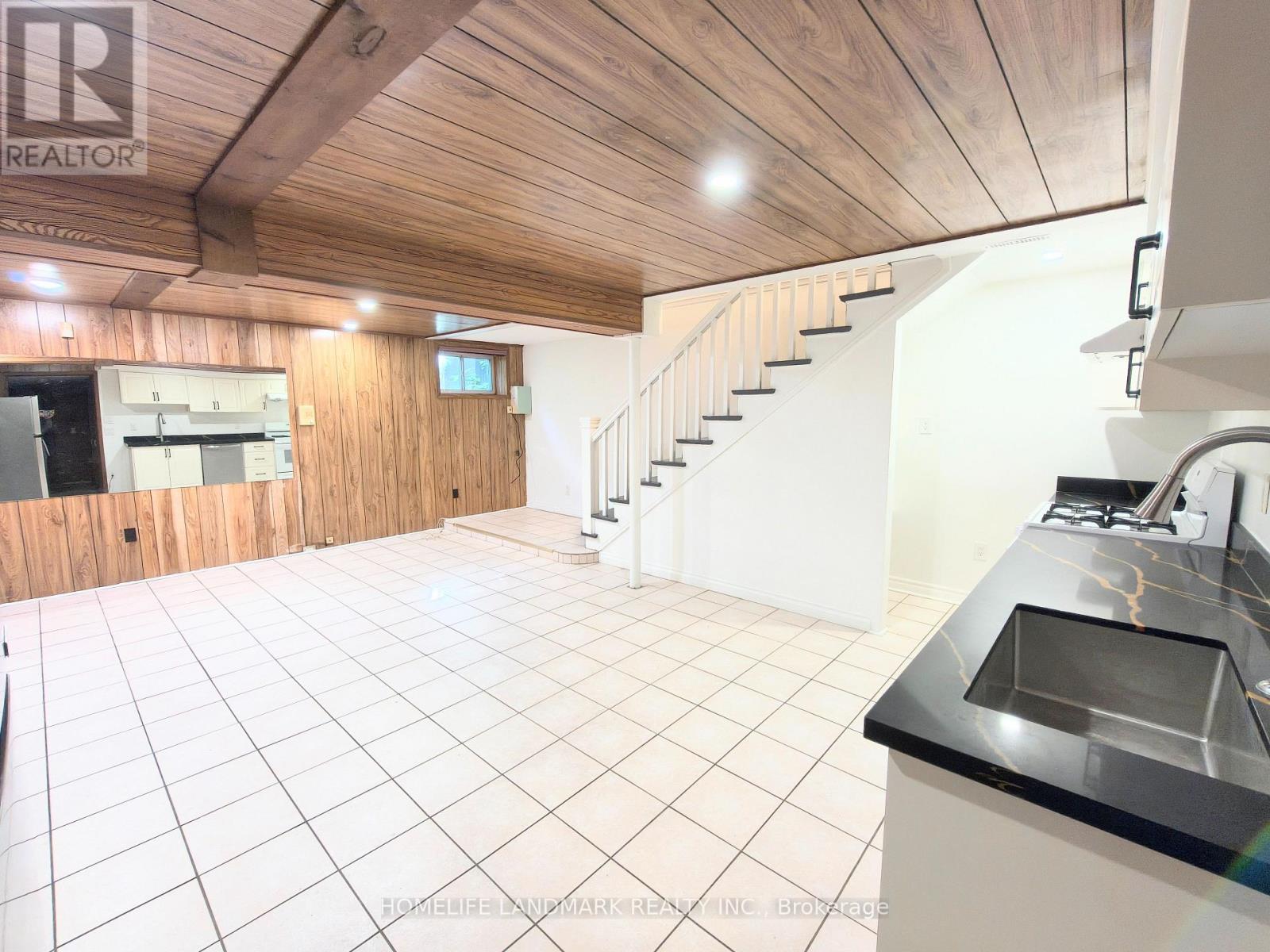 100 Kingslake Road, Toronto, Ontario  M2J 3E8 - Photo 3 - C13173296