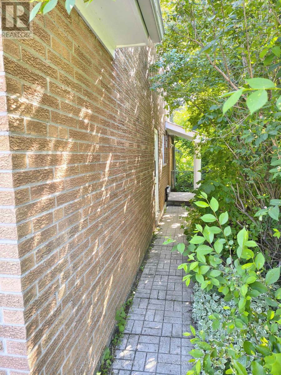 100 Kingslake Road, Toronto, Ontario  M2J 3E8 - Photo 19 - C13173296