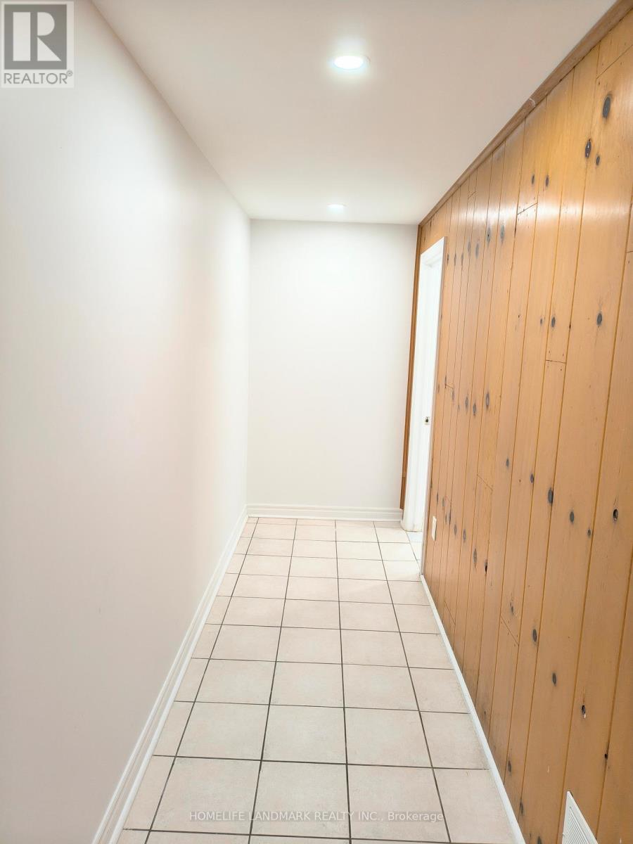 100 Kingslake Road, Toronto, Ontario  M2J 3E8 - Photo 15 - C13173296