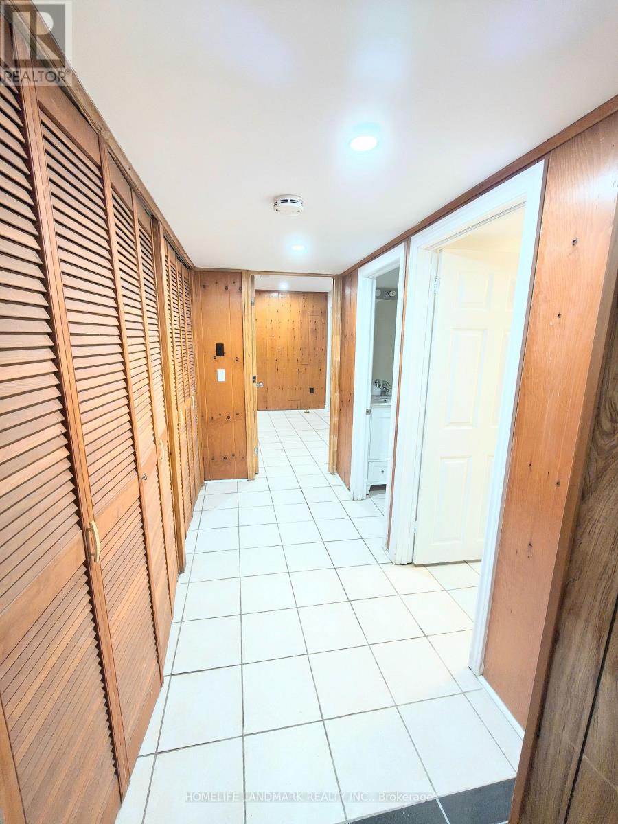 100 Kingslake Road, Toronto, Ontario  M2J 3E8 - Photo 5 - C13173296