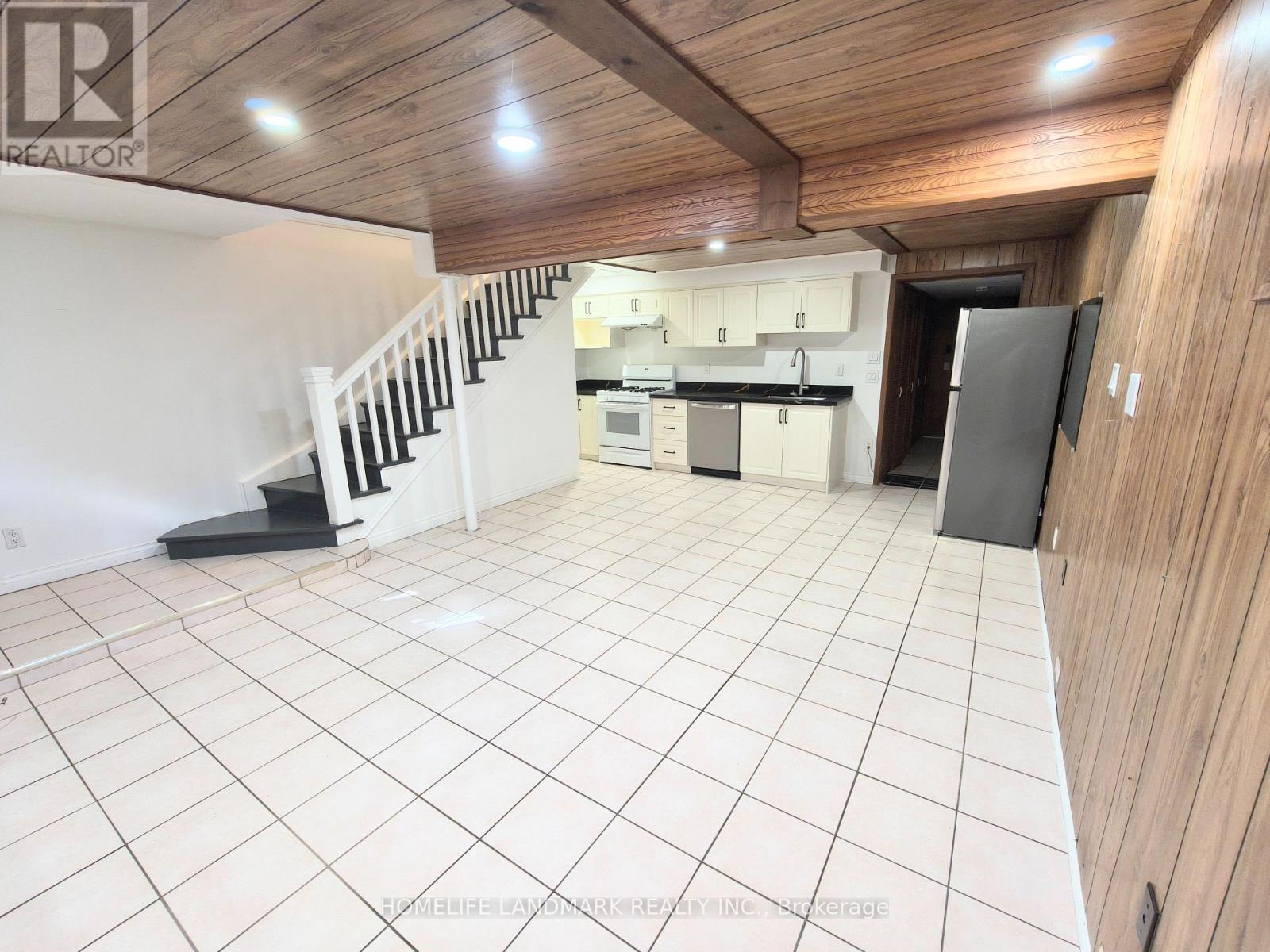 100 Kingslake Road, Toronto, Ontario  M2J 3E8 - Photo 2 - C13173296