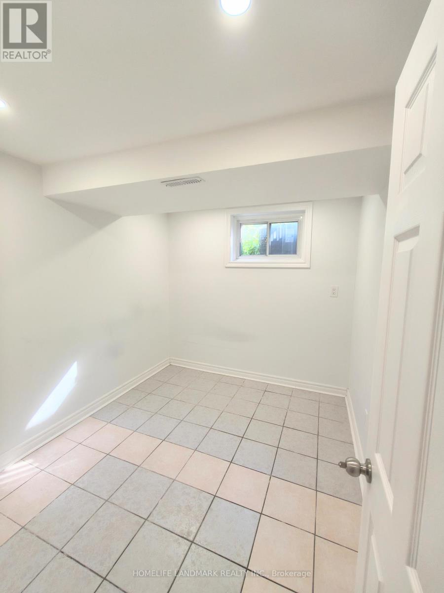 100 Kingslake Road, Toronto, Ontario  M2J 3E8 - Photo 7 - C13173296