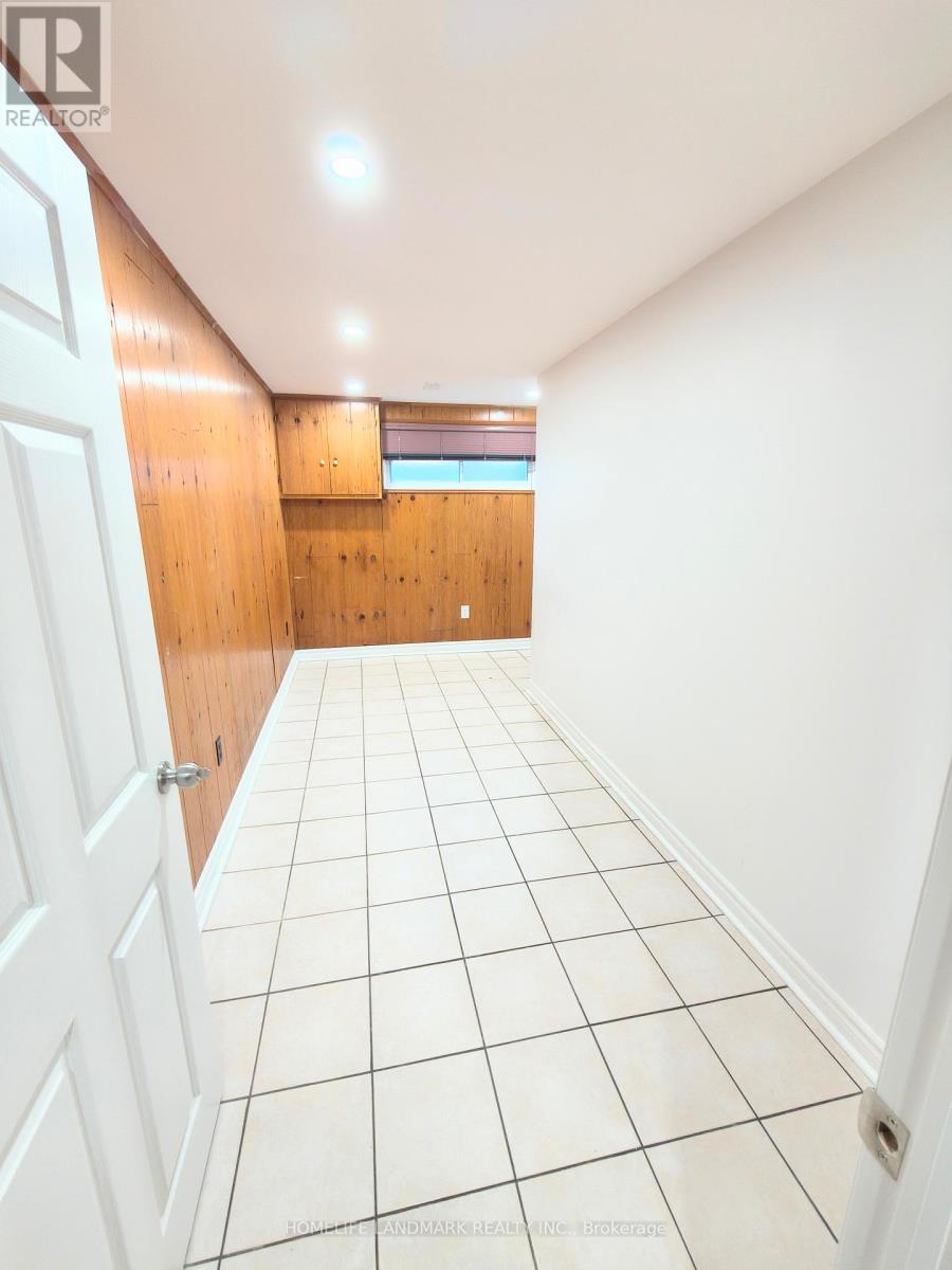 100 Kingslake Road, Toronto, Ontario  M2J 3E8 - Photo 9 - C13173296