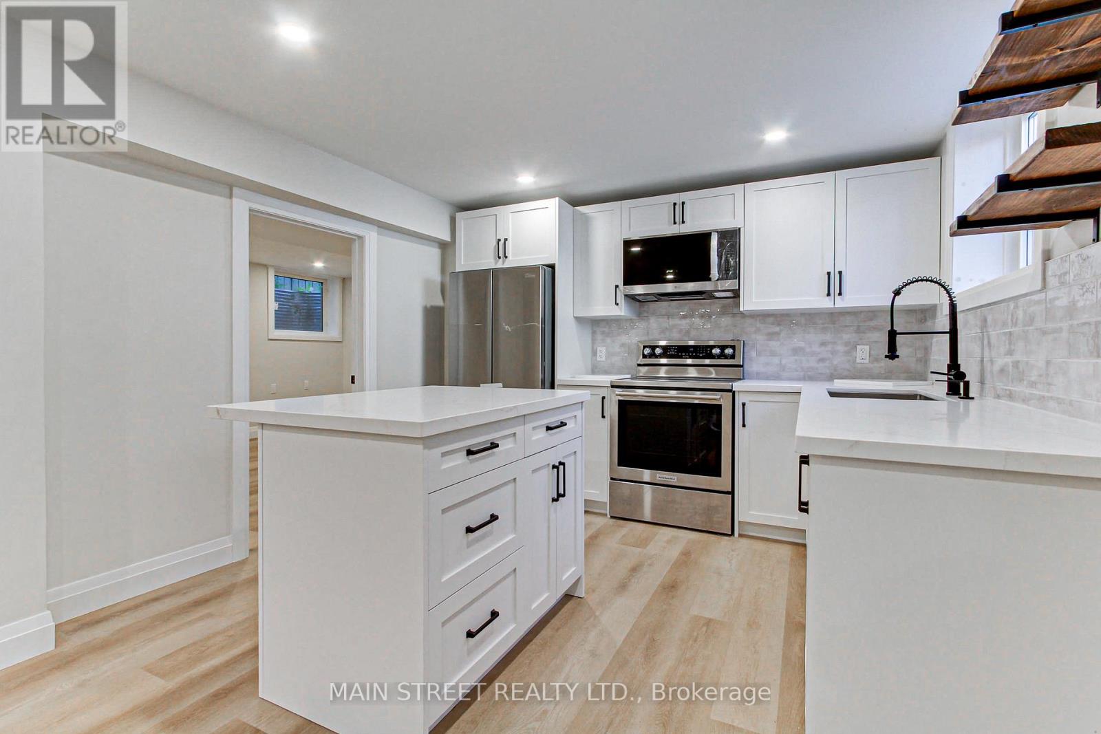 B - 4 Carrington Place, Bradford West Gwillimbury (Bradford), Ontario  L3Z 2V3 - Photo 5 - N13232314