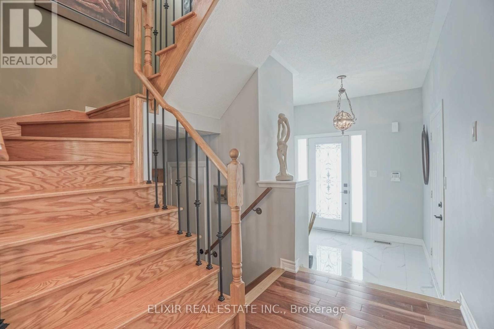32 Florette Place, Brampton, Ontario  L7A 3G6 - Photo 3 - W13232328