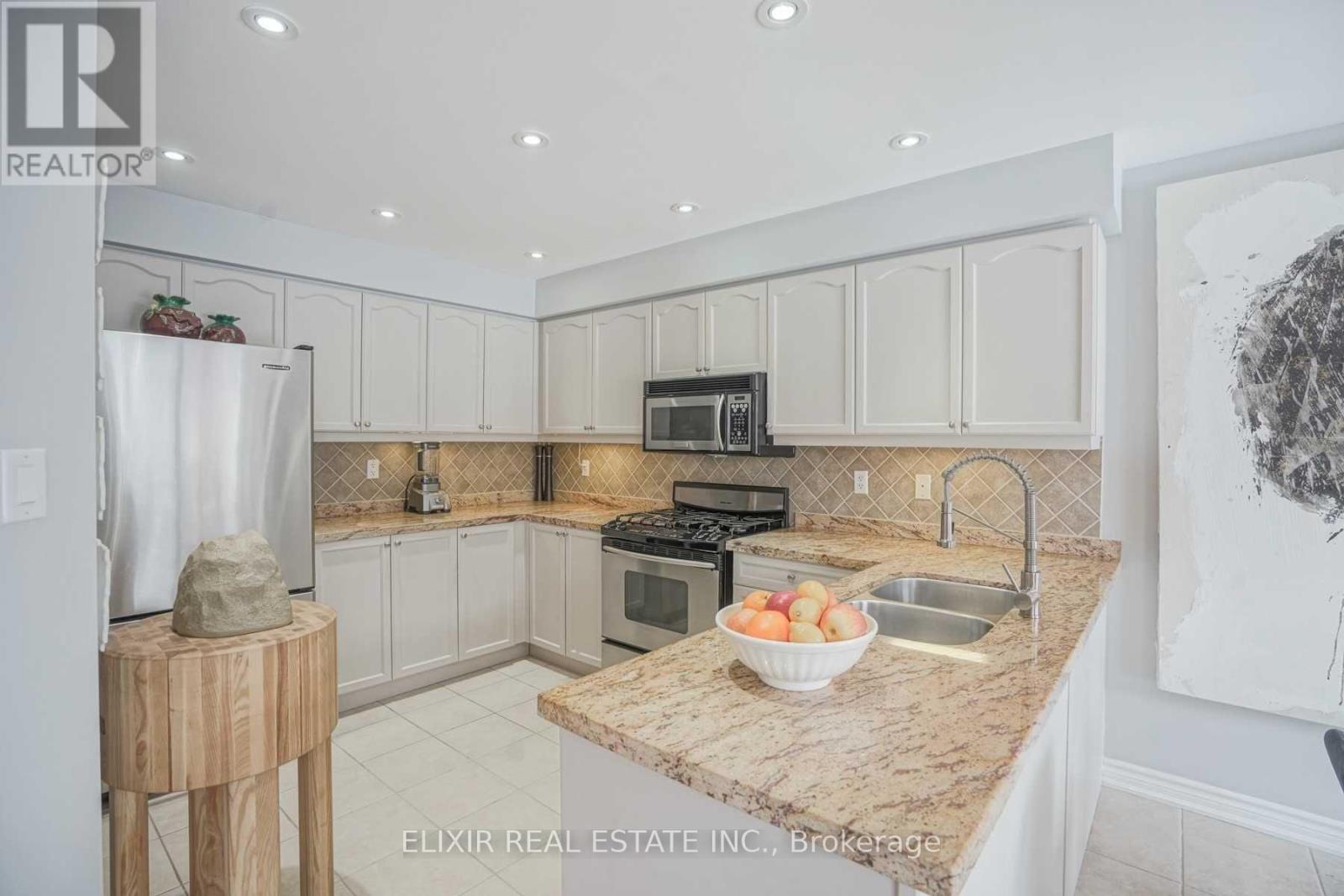 32 Florette Place, Brampton, Ontario  L7A 3G6 - Photo 7 - W13232328