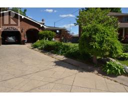 15 BRANTLEY CRESCENT, Toronto, Ontario