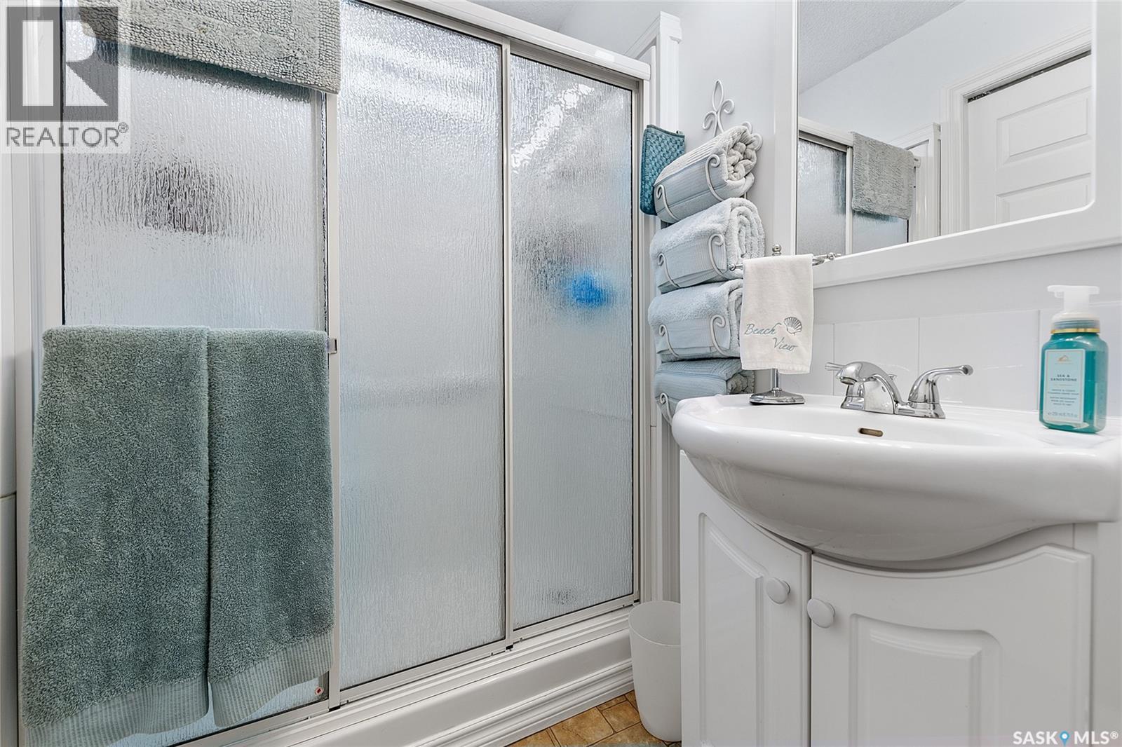 1402 6th Avenue, Regina Beach, Saskatchewan  S0G 4C0 - Photo 16 - SK038046