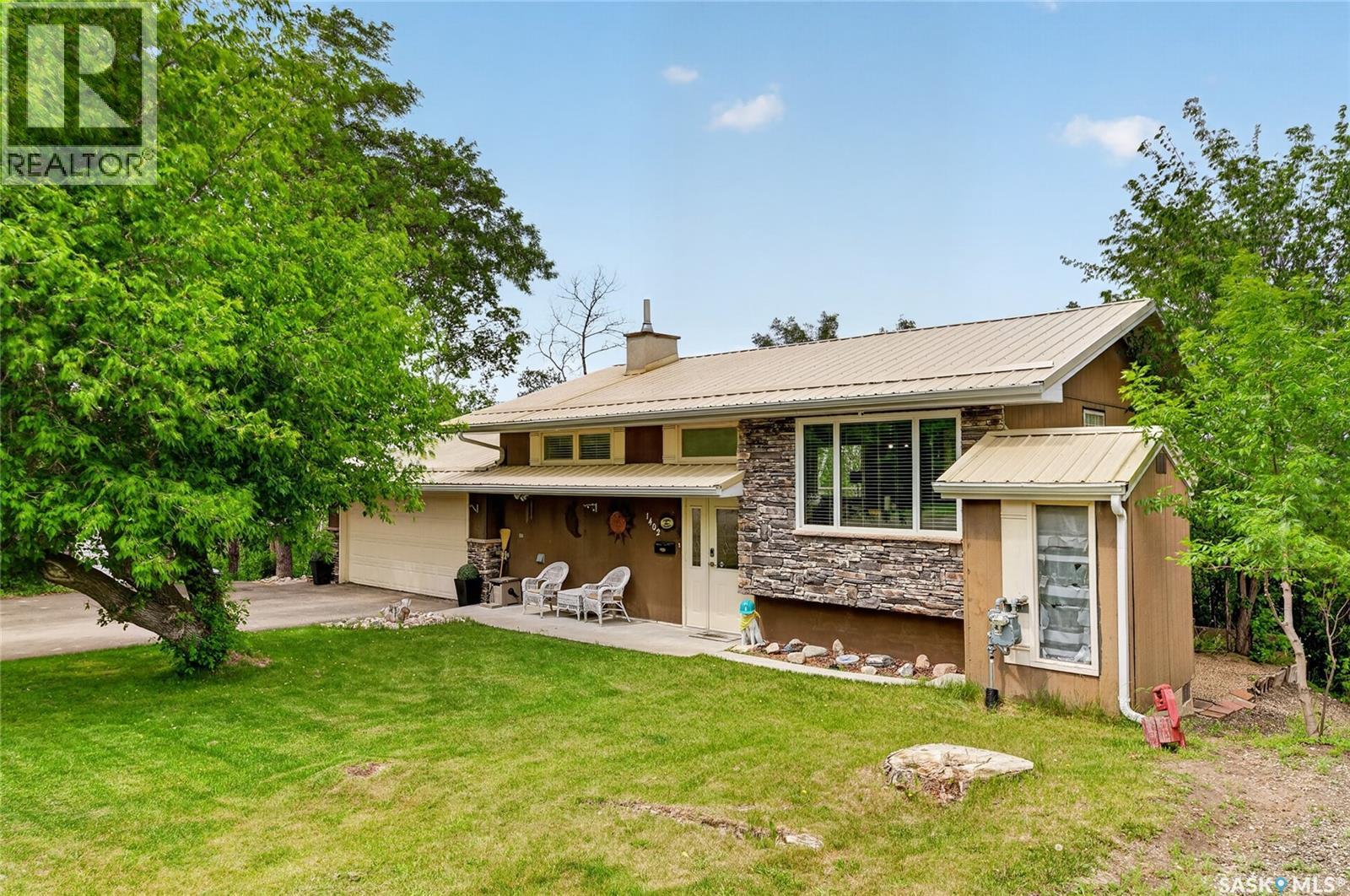 1402 6th Avenue, Regina Beach, Saskatchewan  S0G 4C0 - Photo 2 - SK038046