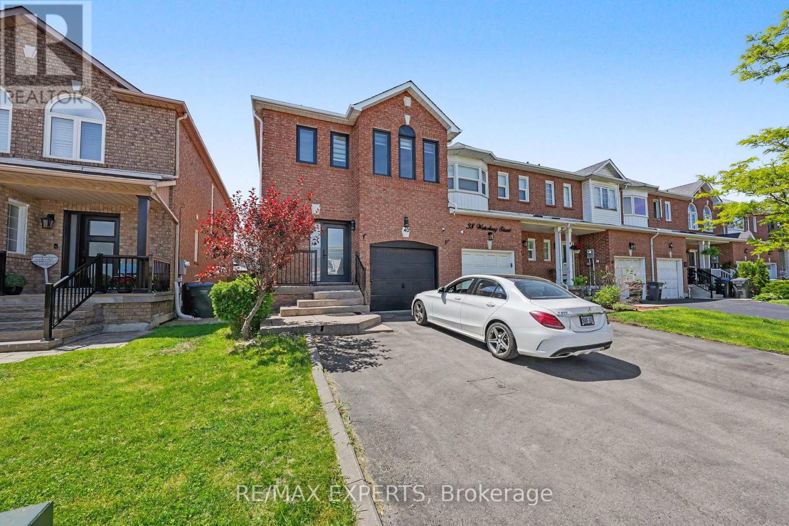 40 Waterbury Street, Caledon, Ontario  L7E 1X4 - Photo 2 - W13195682