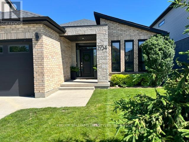 1934 Wateroak Drive, London North, Ontario  N6G 0M7 - Photo 3 - X13232476