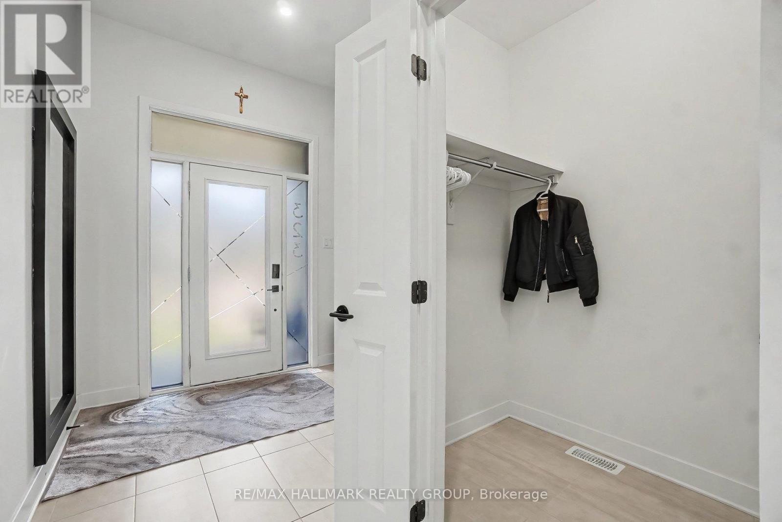 323 Wabasso Lane, Ottawa, Ontario  K1T 0T2 - Photo 5 - X13232458