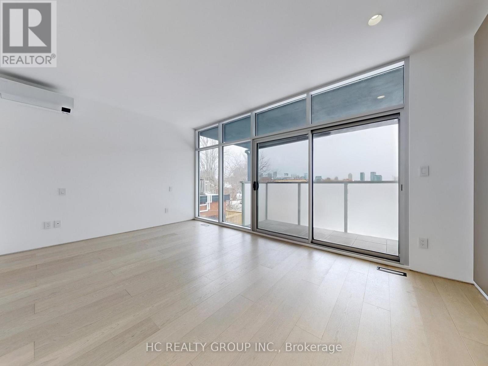 Upper - 899 Dundas Street W, Toronto, Ontario  M6J 1V9 - Photo 13 - C13232360