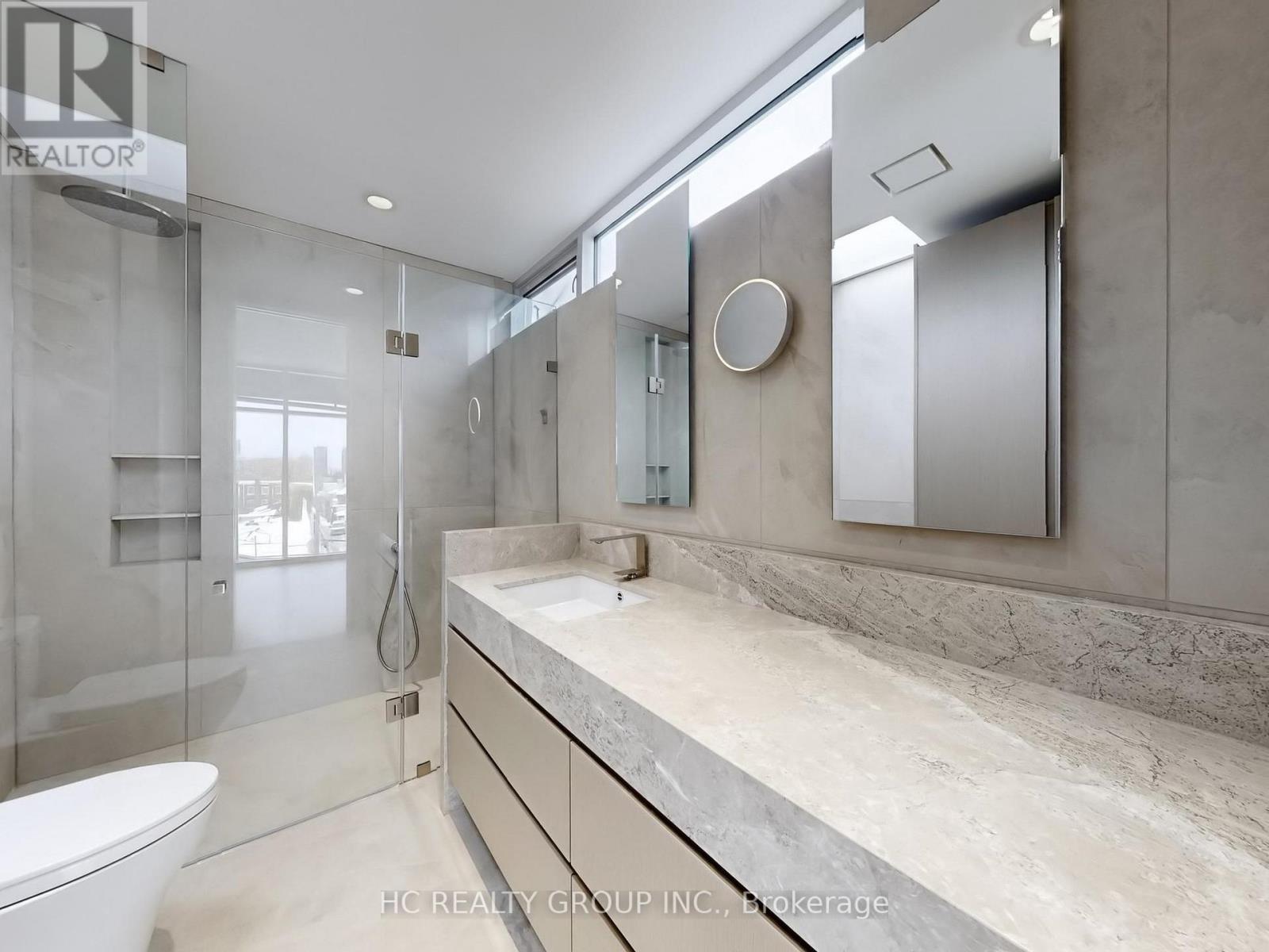 Upper - 899 Dundas Street W, Toronto, Ontario  M6J 1V9 - Photo 16 - C13232360