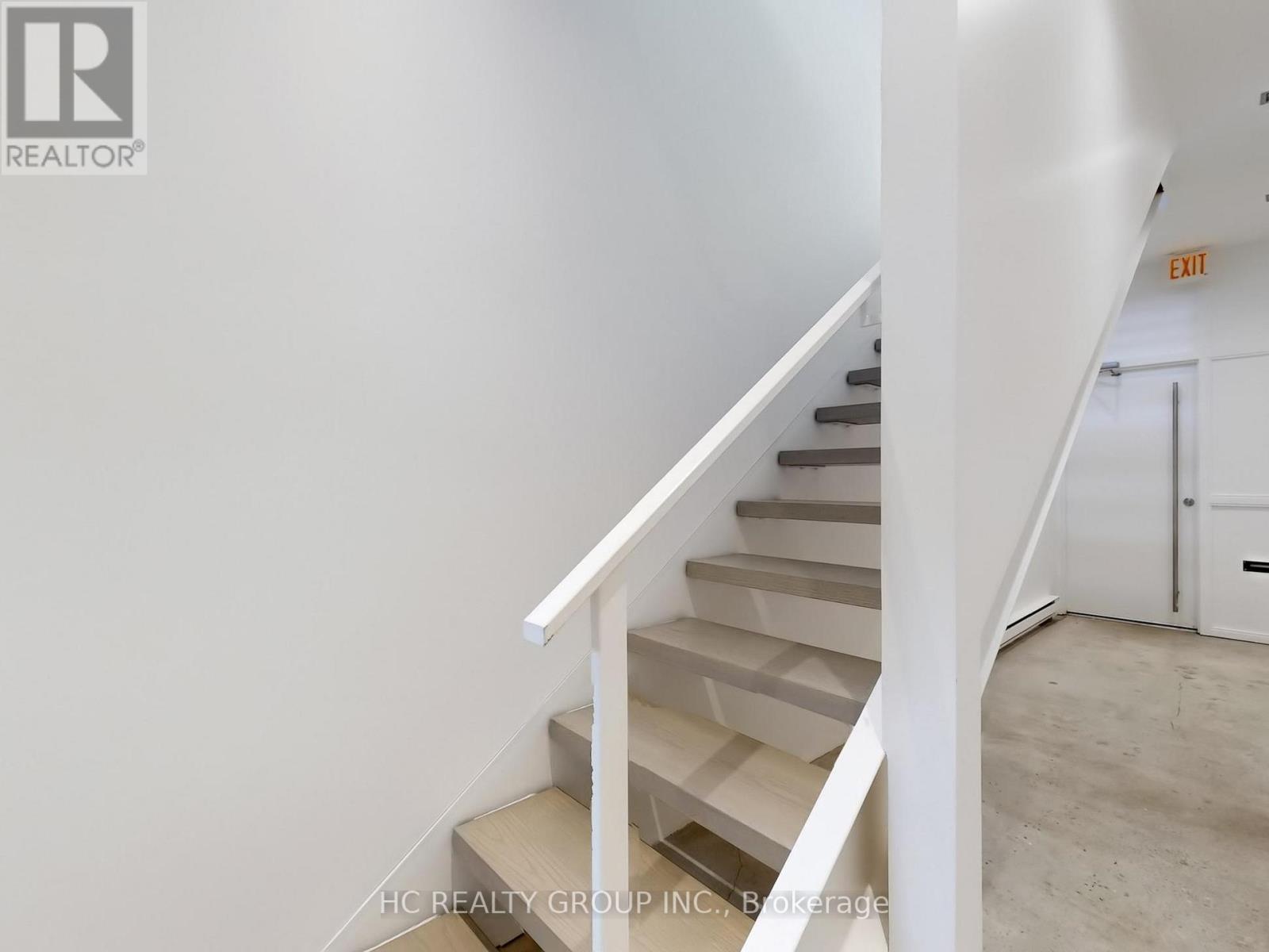 Upper - 899 Dundas Street W, Toronto, Ontario  M6J 1V9 - Photo 2 - C13232360